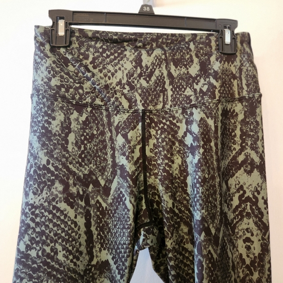 Snakeskin Print Leggings - Picture 3 of 5